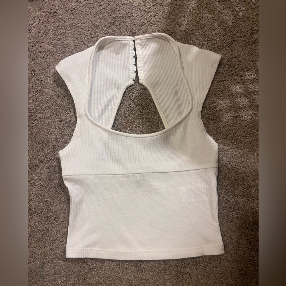URBAN OUTFITTERS WHITE TOP